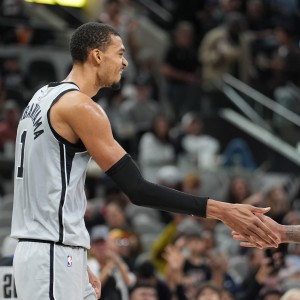 柠檬直播-米奇：文班移动&amp;防守站位都很好 他看起来状态很不错